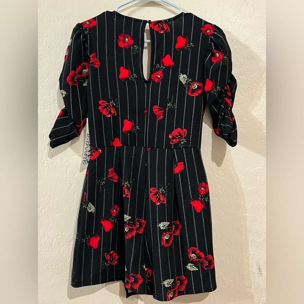 Almost Famous Black Red Floral Wrap Romper Puff Sleeve Pinstripe NWT-Size Small - Picture 2 of 5